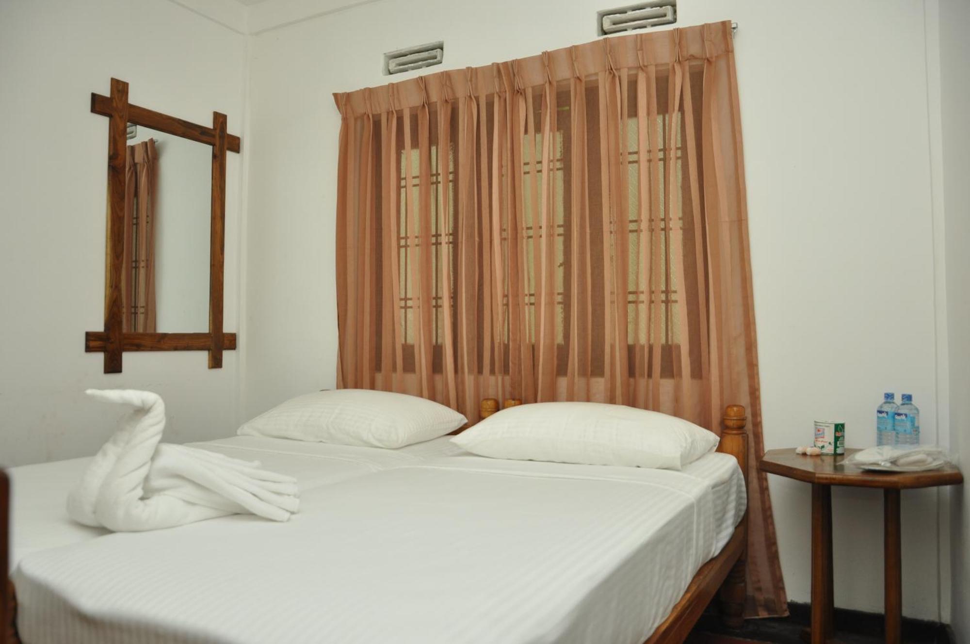 Sujatha Tourist Rest Hotell Dambulla Rom bilde